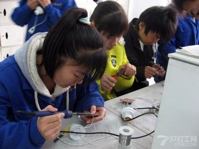 畢業(yè)生進(jìn)電子廠打工？聽聽過來人的心聲